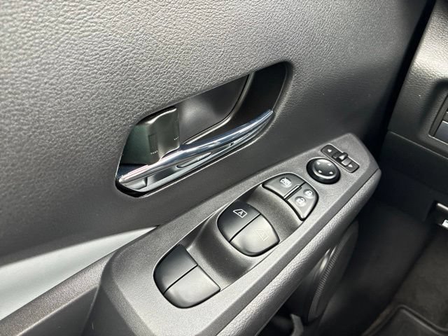 Used 2023 Nissan Kicks SR w/ SR Premium Package FWD image 37