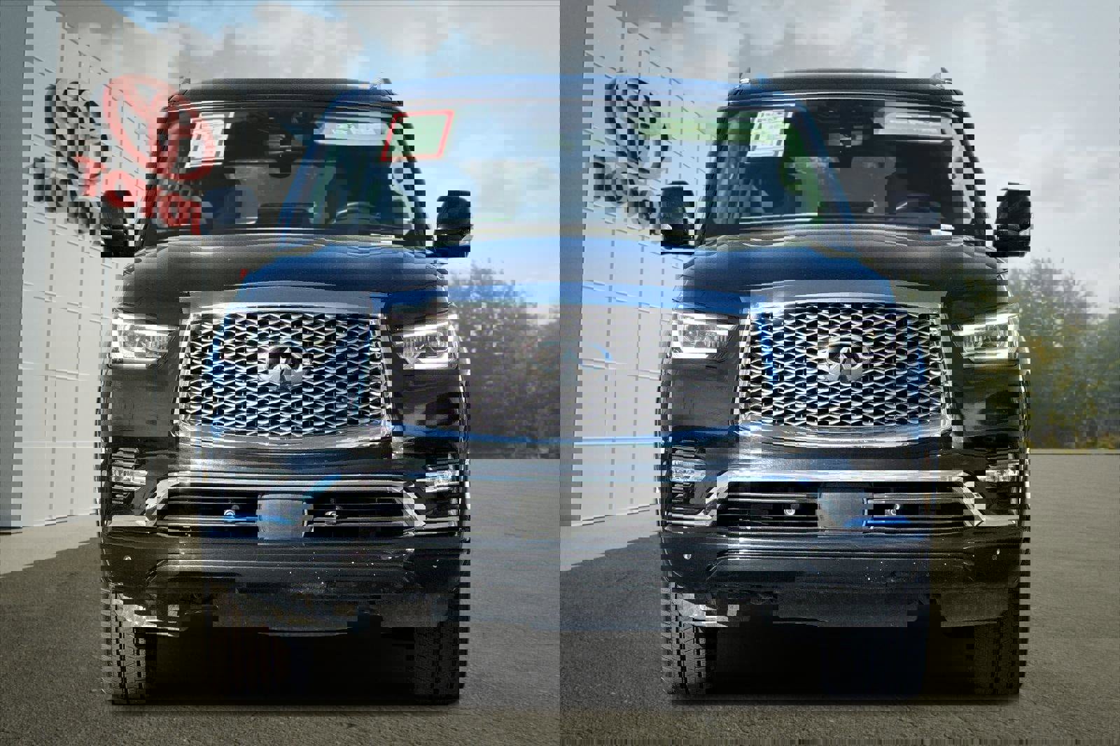 Used 2023 INFINITI QX80 Luxe w/ Cargo Package image 8