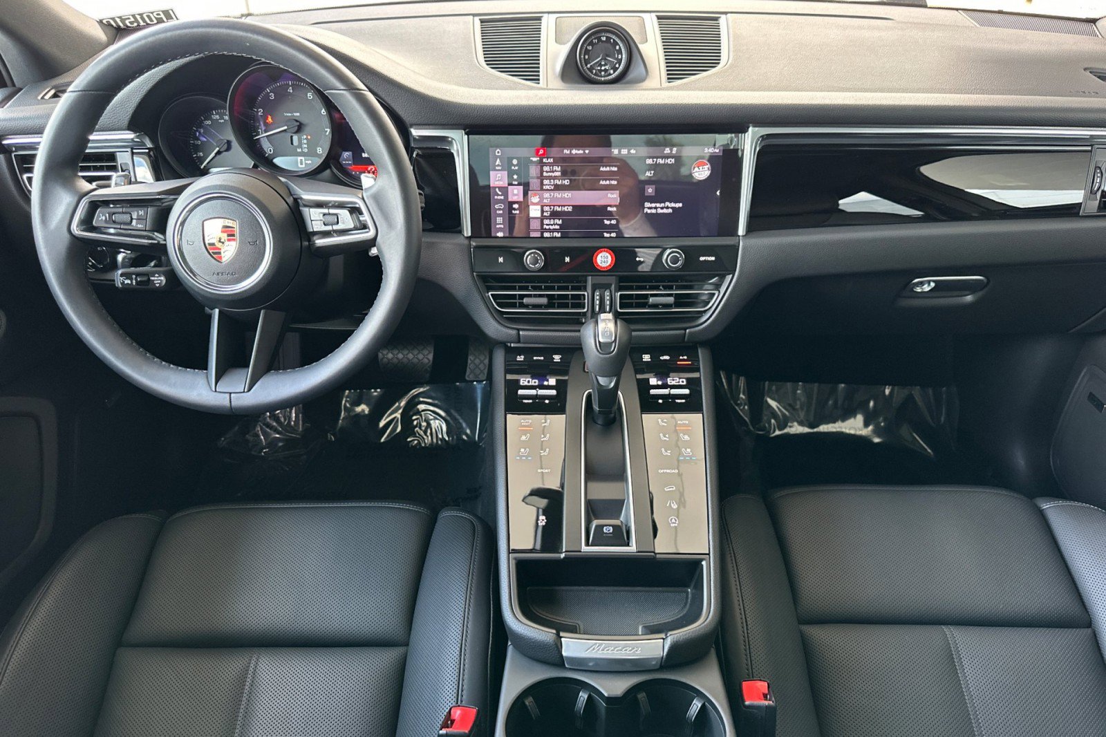 Certified 2026 Porsche Macan AWD/4WD image 6