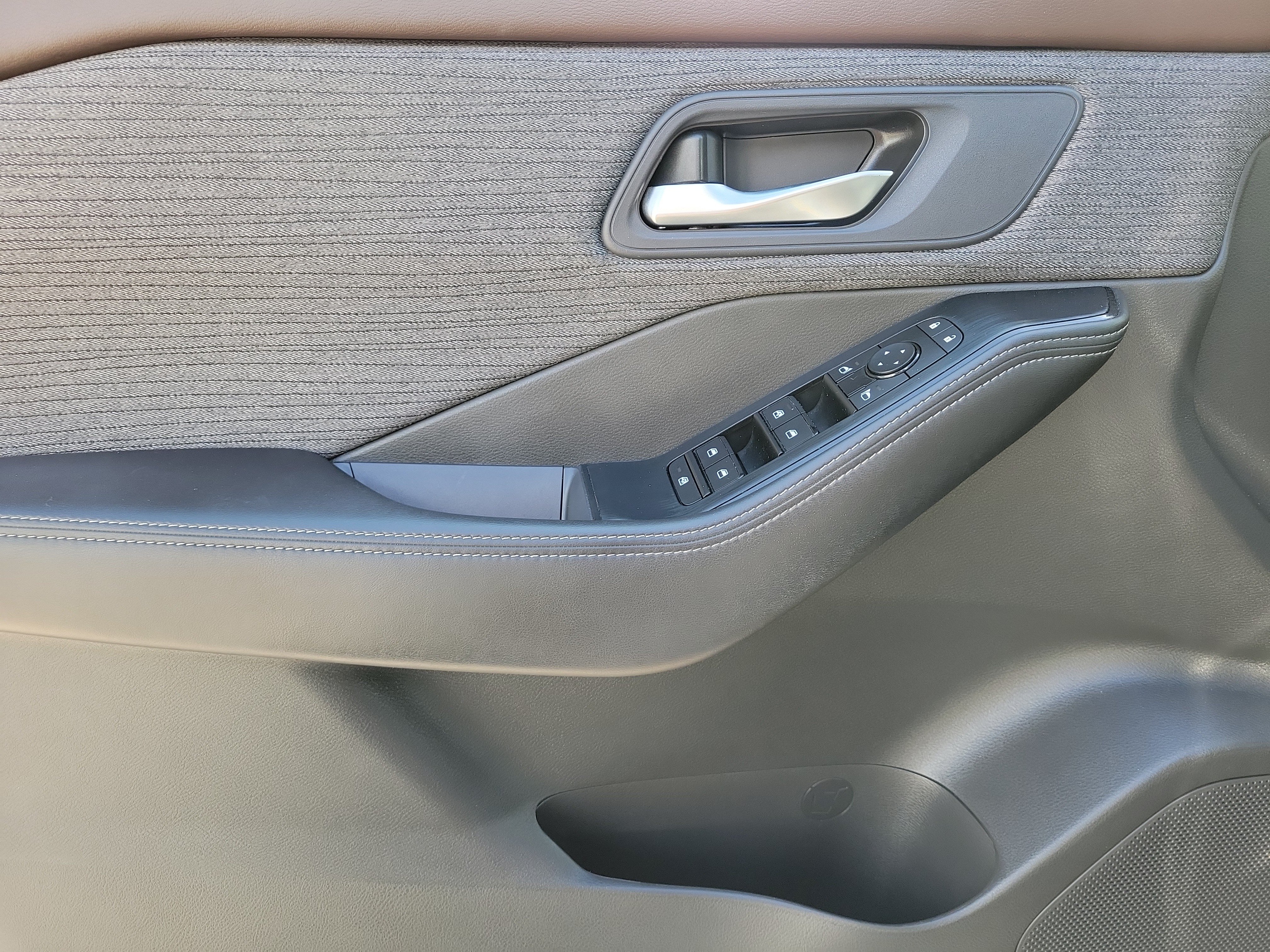 Certified 2023 Nissan Rogue SV FWD image 15