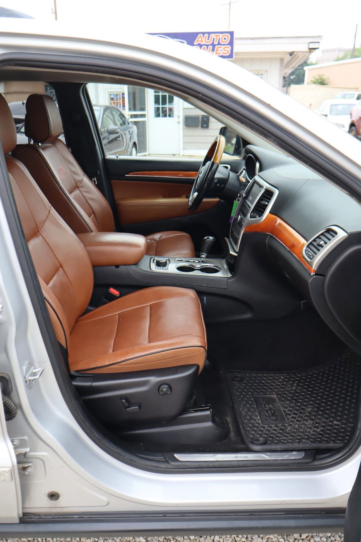 Used 2012 Jeep Grand Cherokee Overland image 18