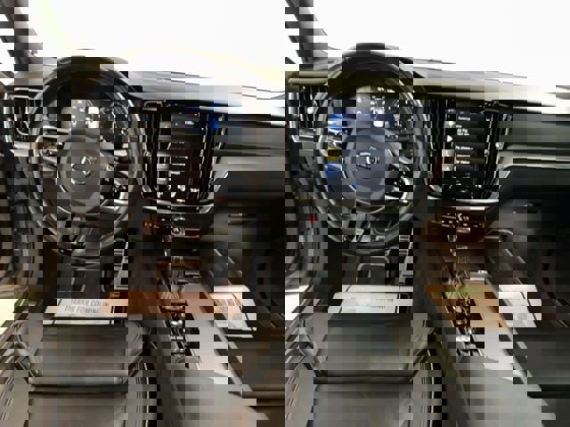 Used 2020 Volvo S60 T5 R-Design image 12