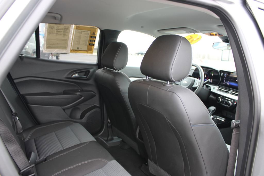 Used 2025 Chevrolet Trax LT image 31