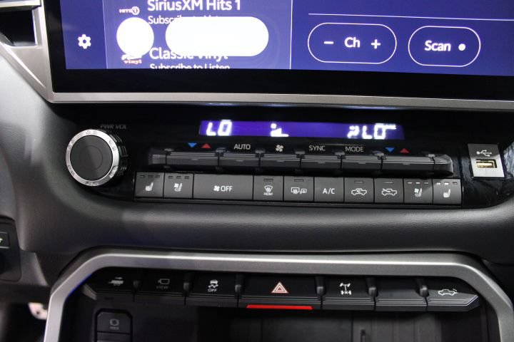 Used 2025 Toyota Tundra Platinum w/ TRD Off-Road Package AWD/4WD image 39