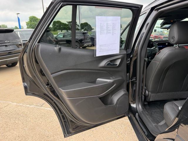 Used 2024 Chevrolet Trax RS w/ Sunroof Package FWD image 34