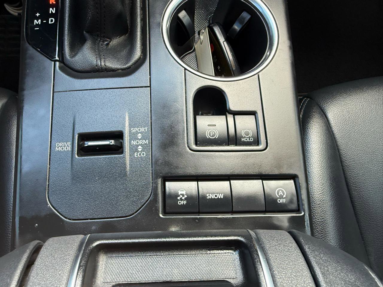 Used 2021 Toyota Highlander XSE FWD image 29