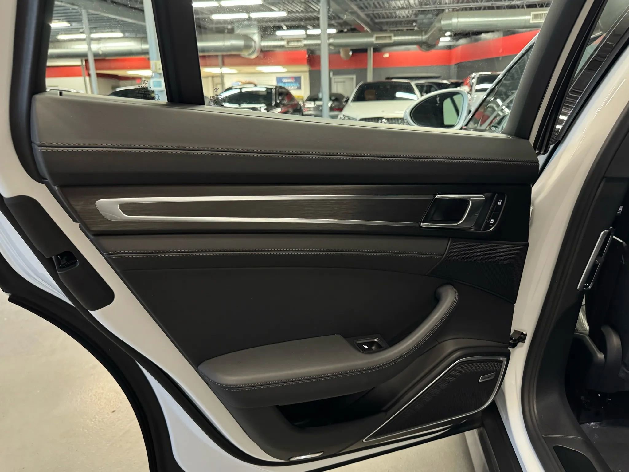 Used 2023 Porsche Panamera 4 Platinum Edition image 25