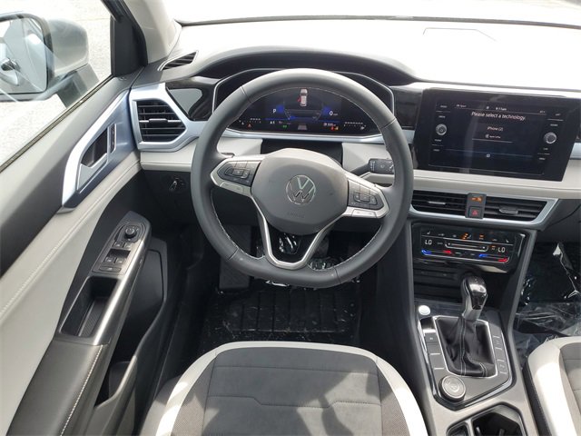 New 2025 Volkswagen Taos SE image 15