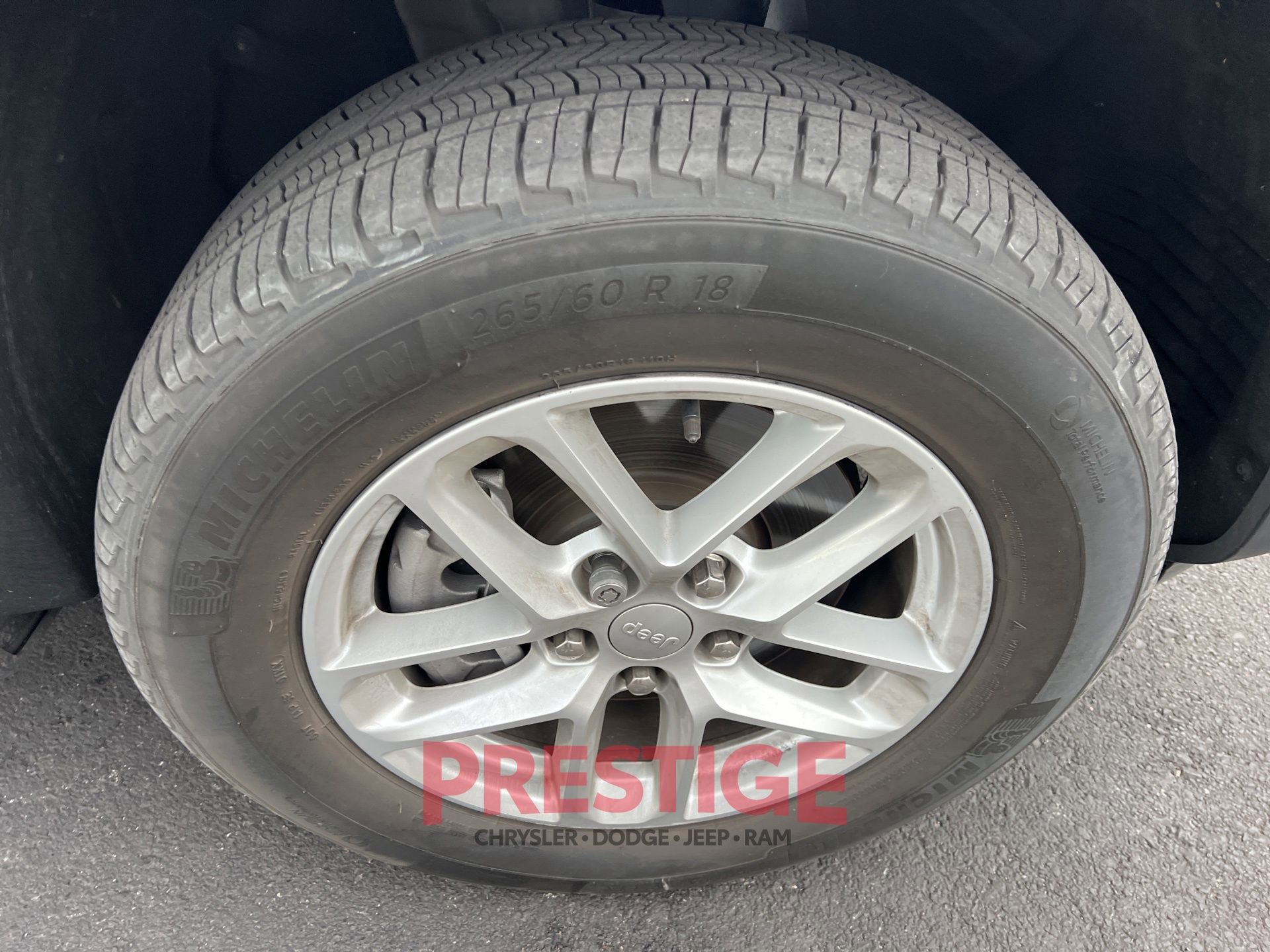 Used 2023 Jeep Grand Cherokee L Laredo image 13