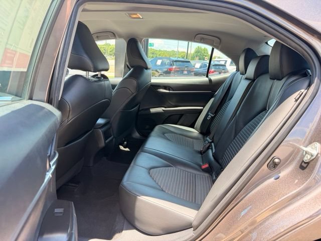 Used 2022 Toyota Camry SE FWD image 12