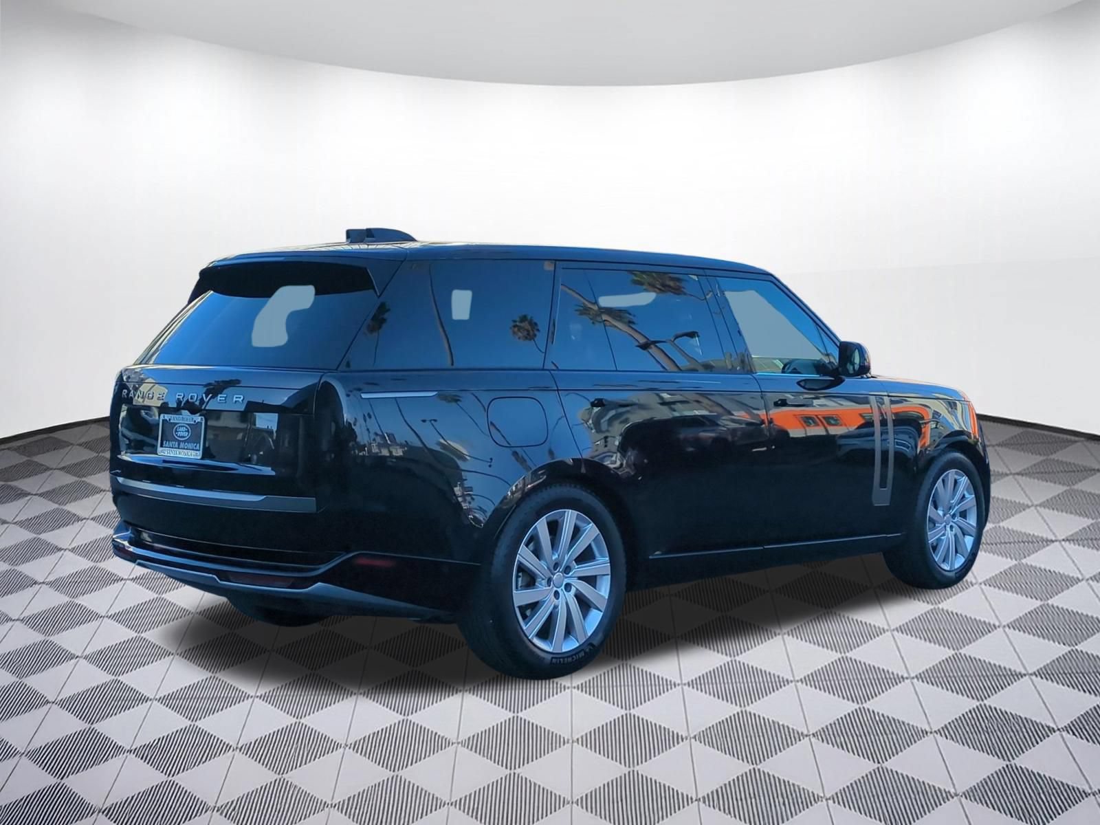 Used 2025 Land Rover Range Rover Long Wheelbase SE AWD/4WD image 5