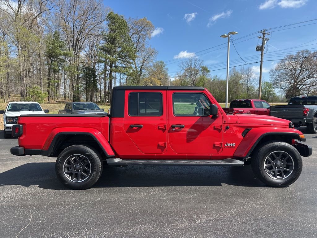 Used 2023 Jeep Gladiator Overland image 2