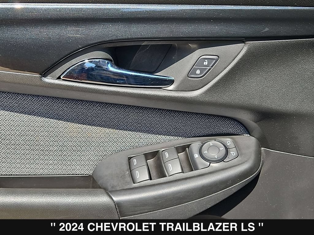 Used 2024 Chevrolet TrailBlazer LS w/ LS Convenience Package FWD image 14