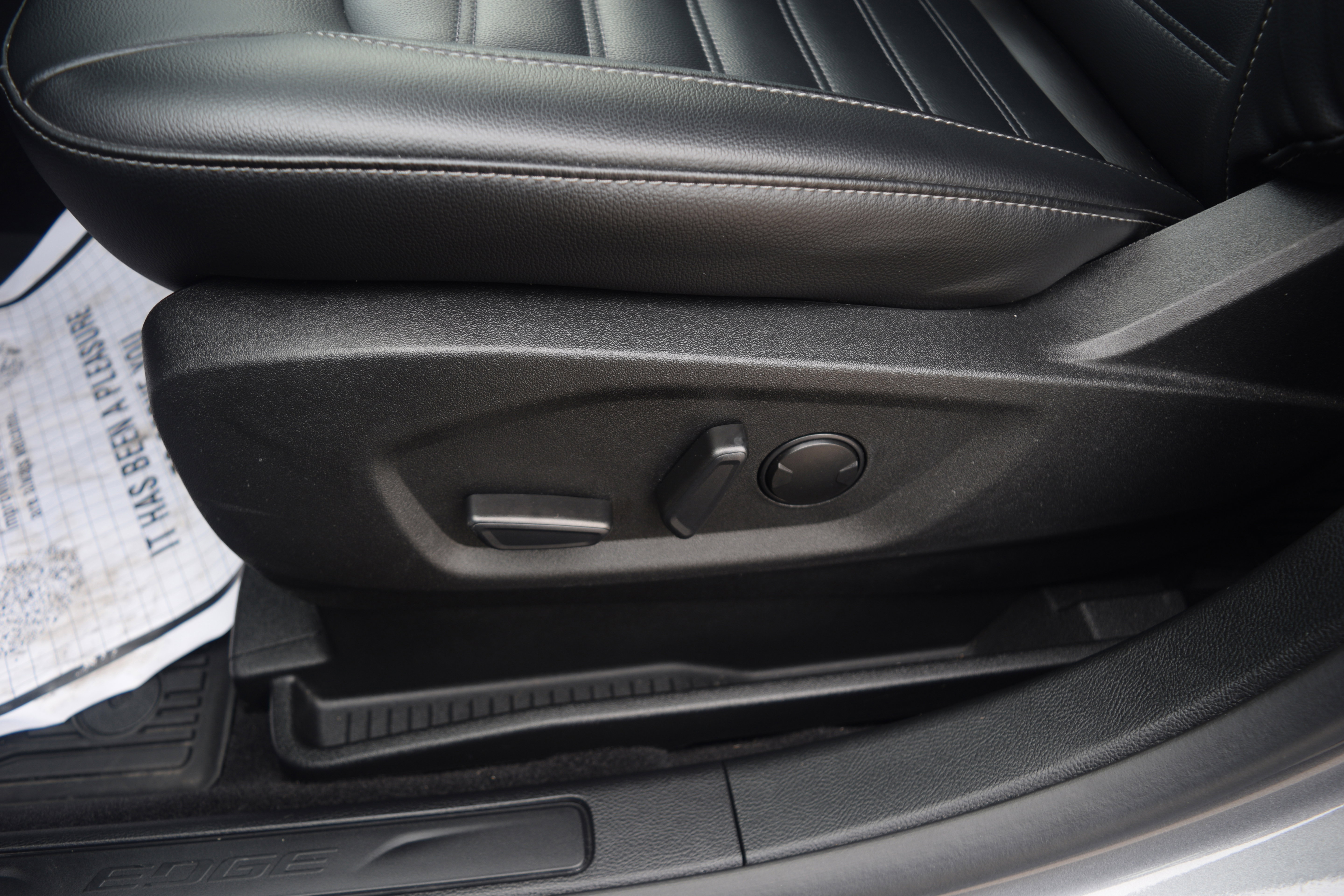 Used 2022 Ford Edge SEL w/ Convenience Package image 18