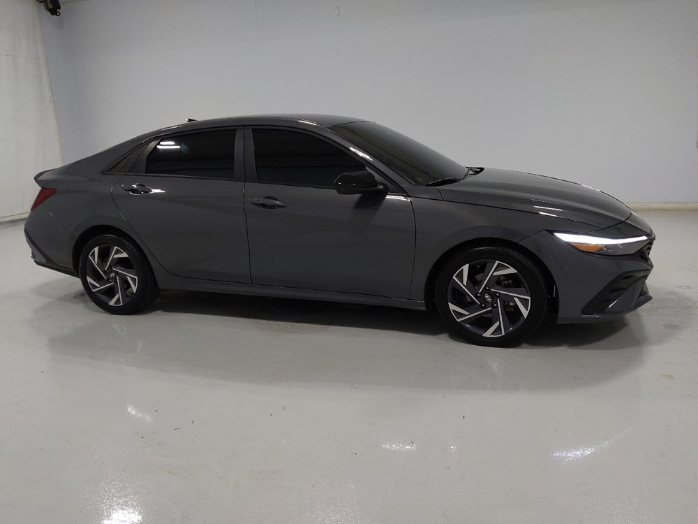Used 2025 Hyundai Elantra Sport FWD image 11