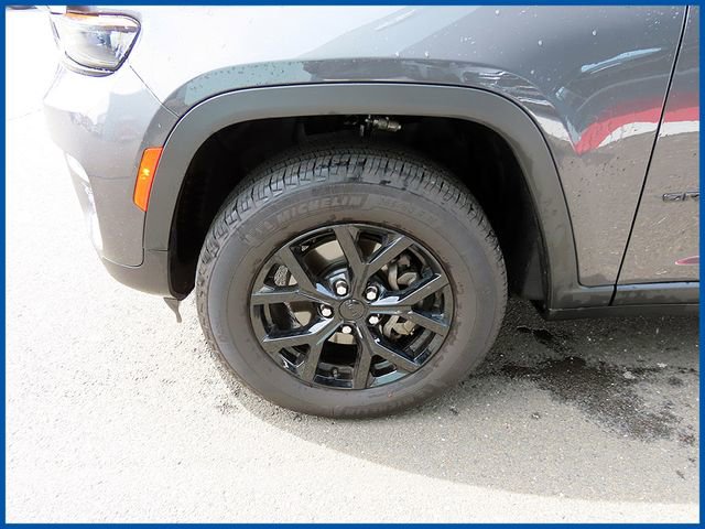 Certified 2025 Jeep Grand Cherokee Altitude image 4