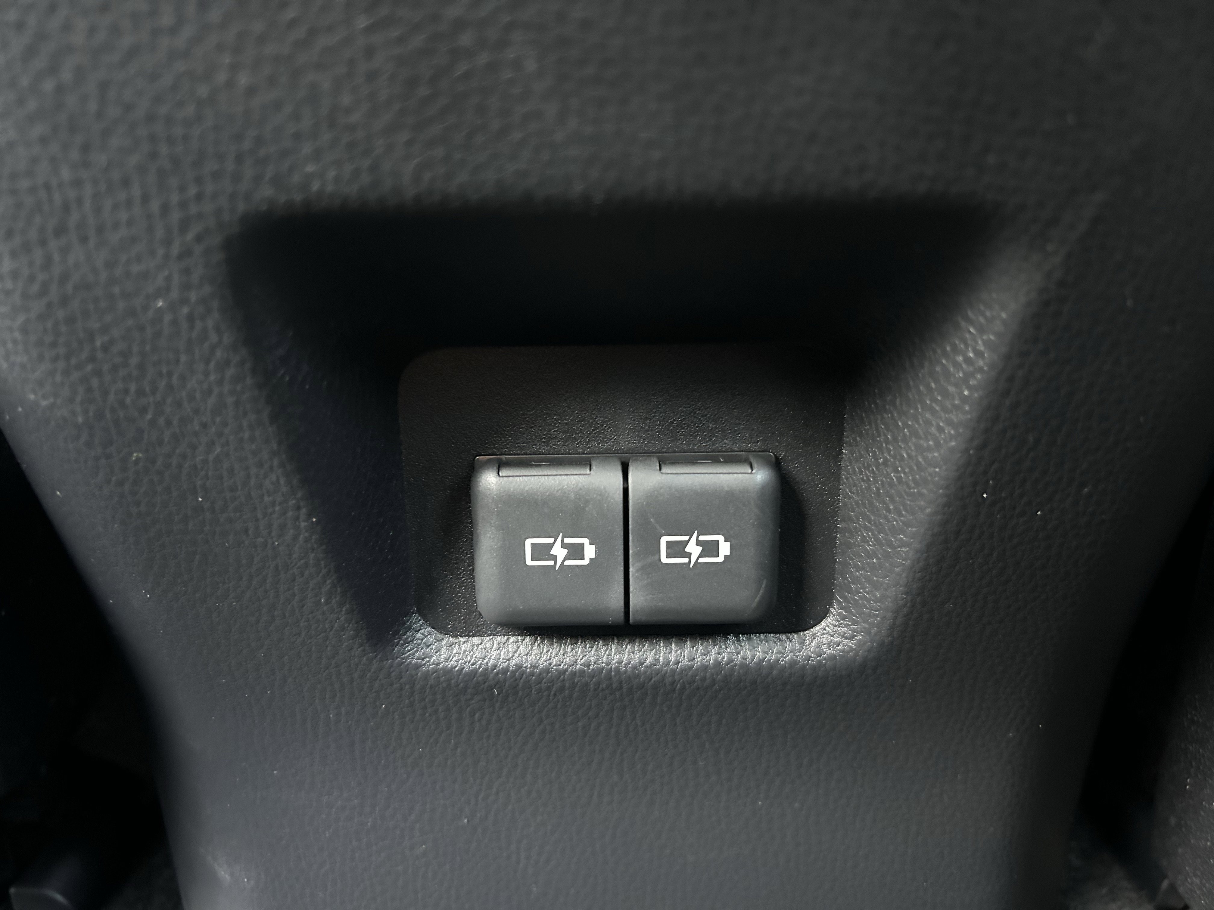 Used 2022 Toyota RAV4 XLE Premium image 20