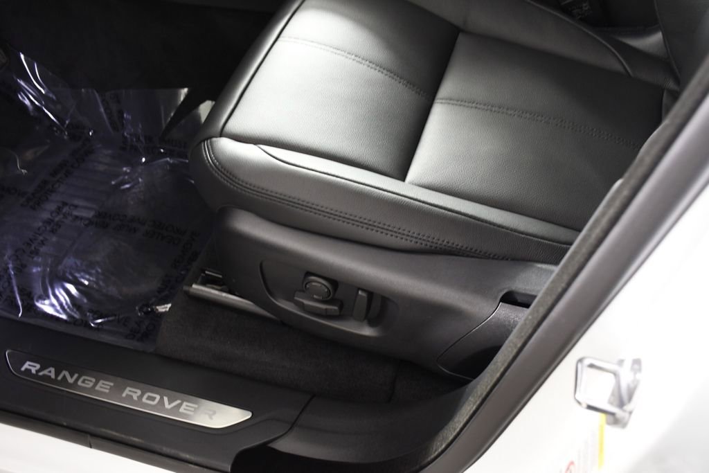 New 2026 Land Rover Range Rover Velar Dynamic SE AWD/4WD image 16