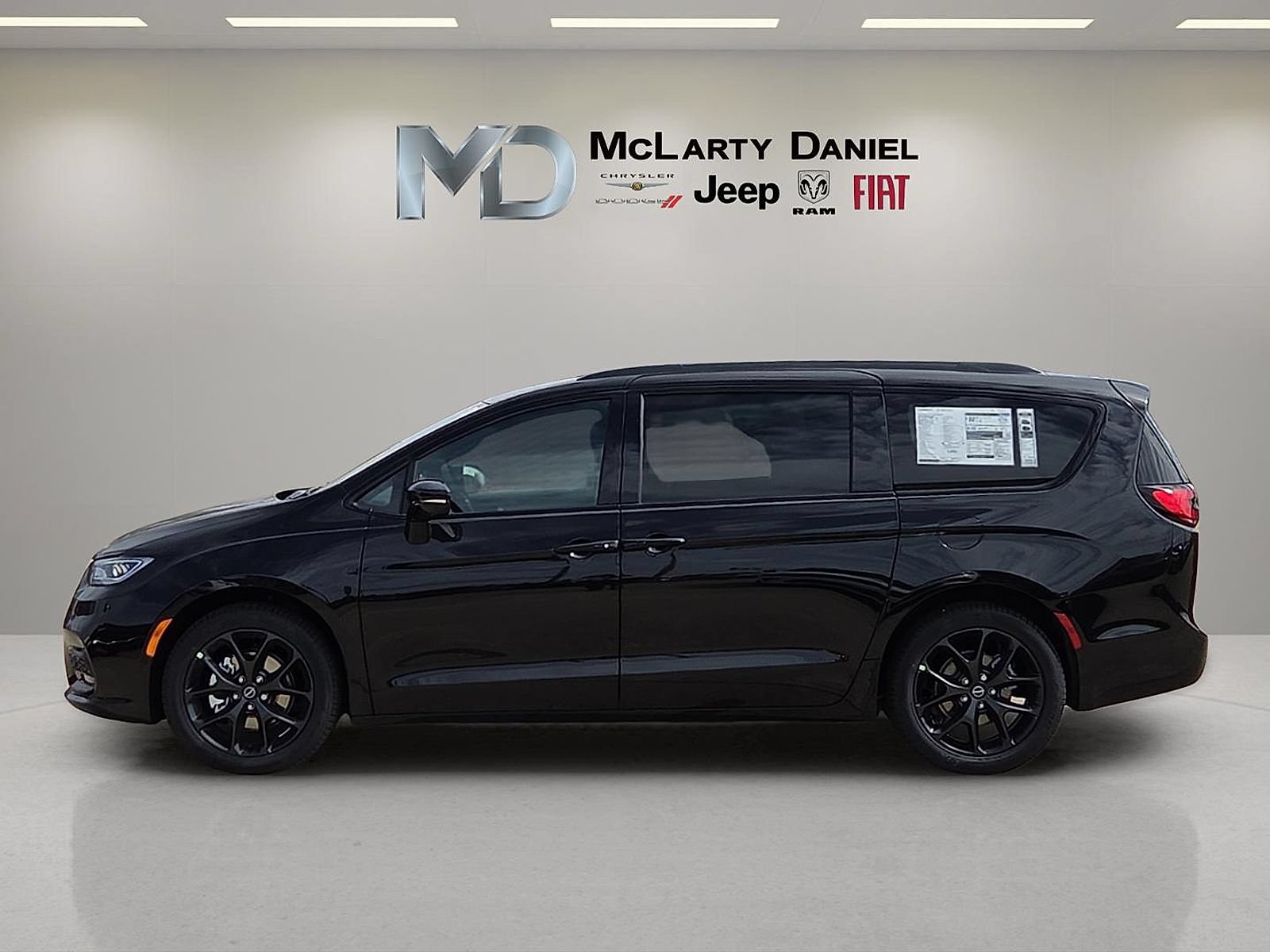 New 2026 Chrysler Pacifica Select w/ S Appearance Package FWD image 3