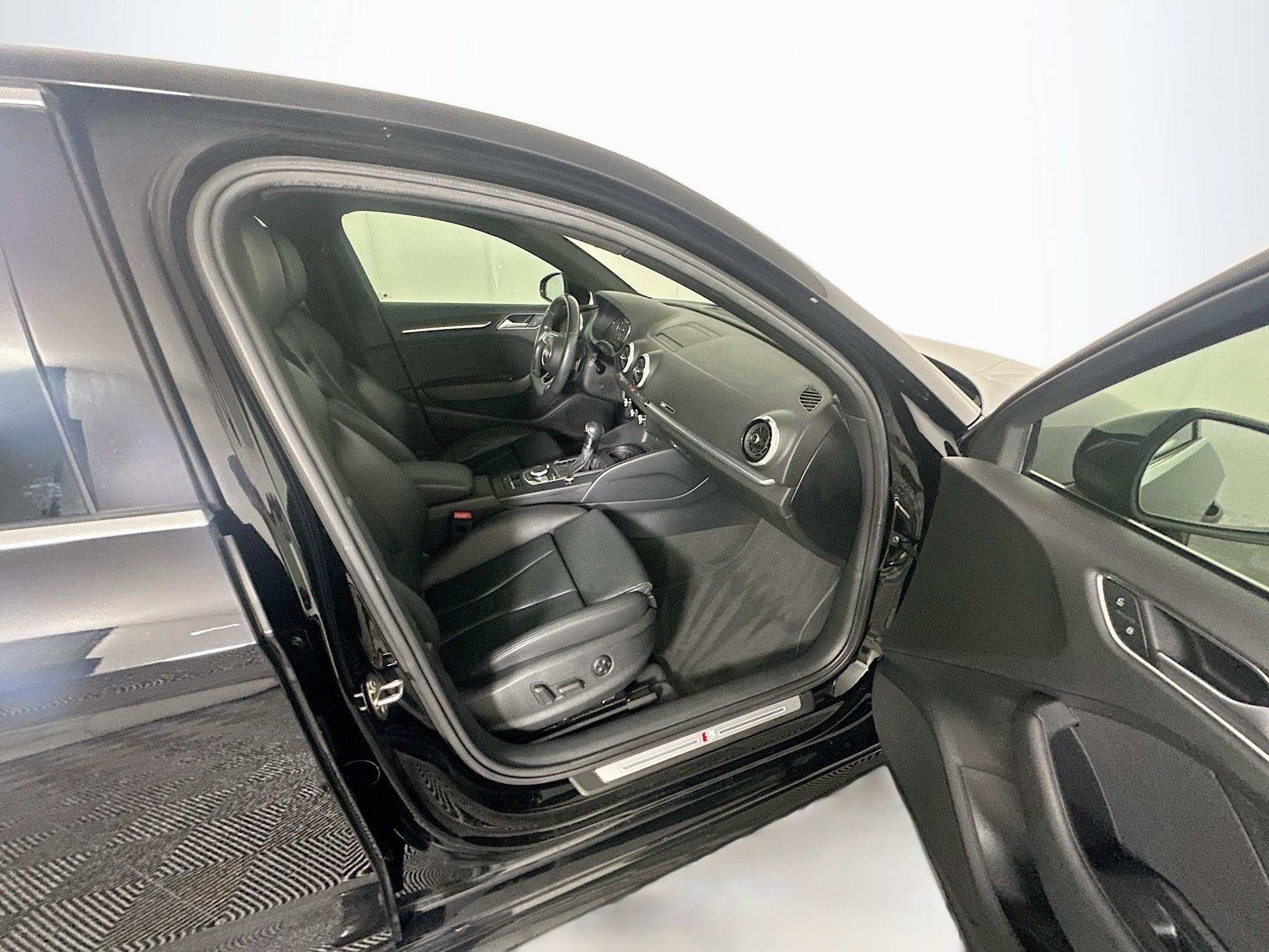 Used 2018 Audi A3 2.0T Premium Plus w/ Premium Plus Package FWD image 31