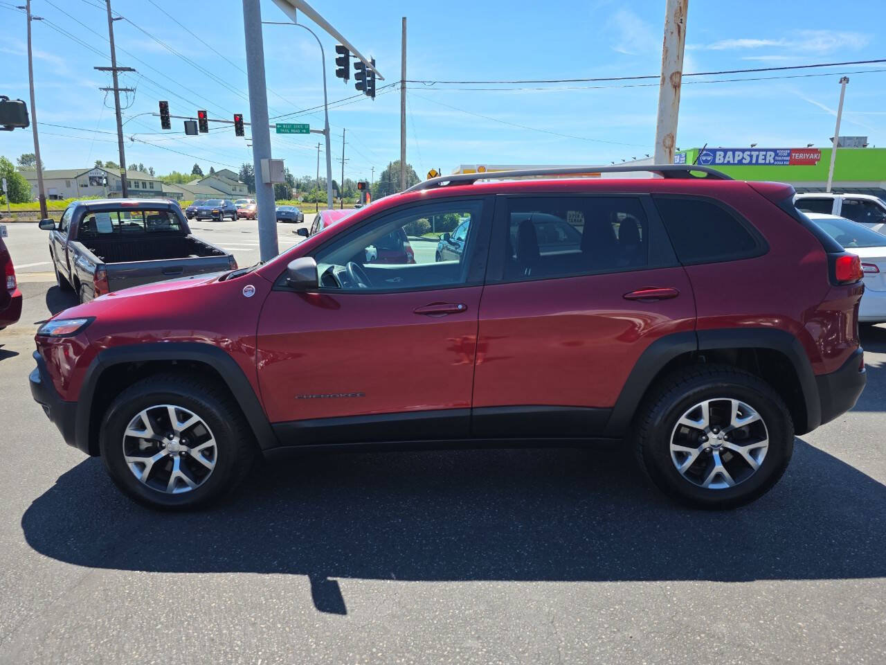 Used 2014 Jeep Cherokee Trailhawk w/ Comfort/Convenience Group AWD/4WD image 17