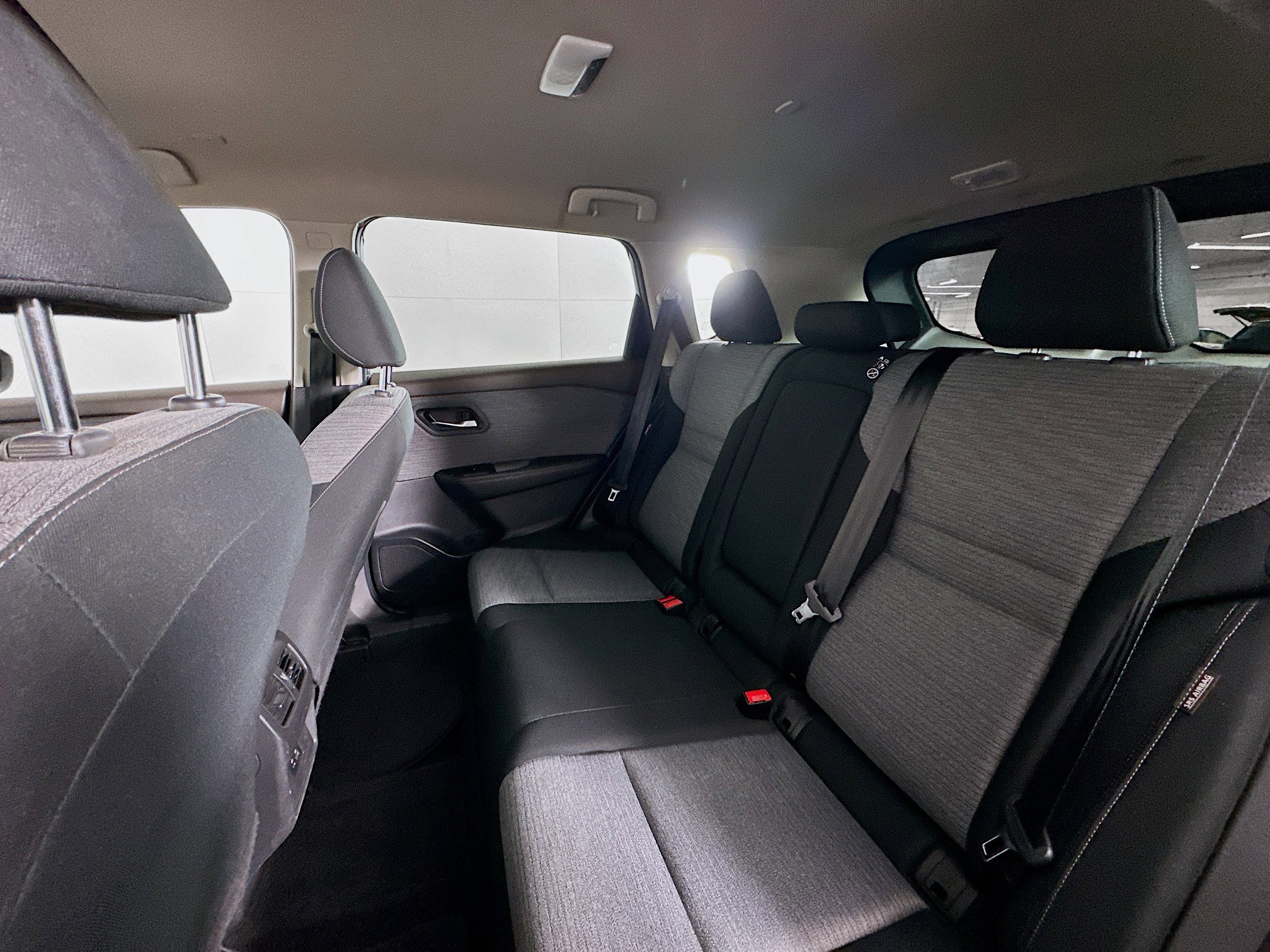 Used 2023 Nissan Rogue SV image 25