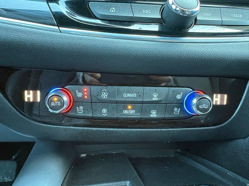 Used 2024 Buick Enclave Premium image 35