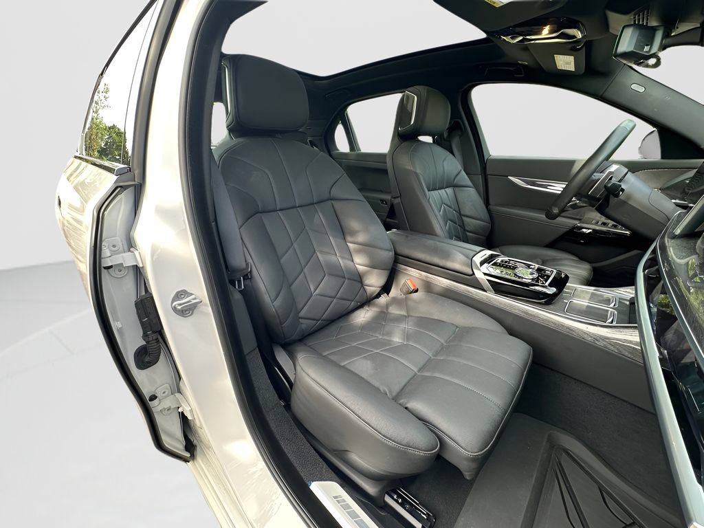 Certified 2024 BMW 760i xDrive w/ Executive Package AWD/4WD image 24