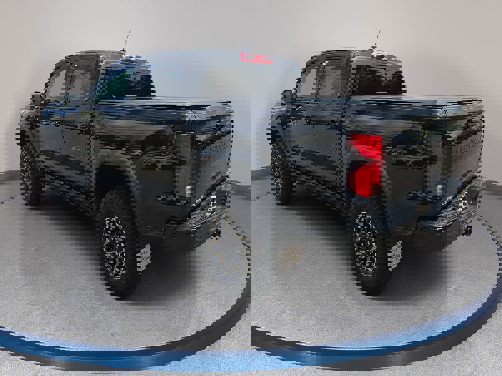 Used 2024 Chevrolet Colorado ZR2 w/ Technology Package image 7