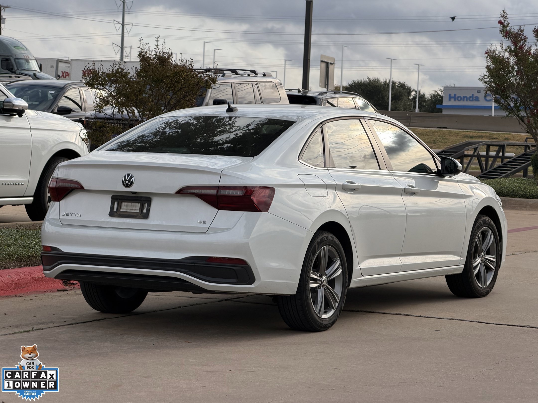 Used 2023 Volkswagen Jetta SE FWD image 4
