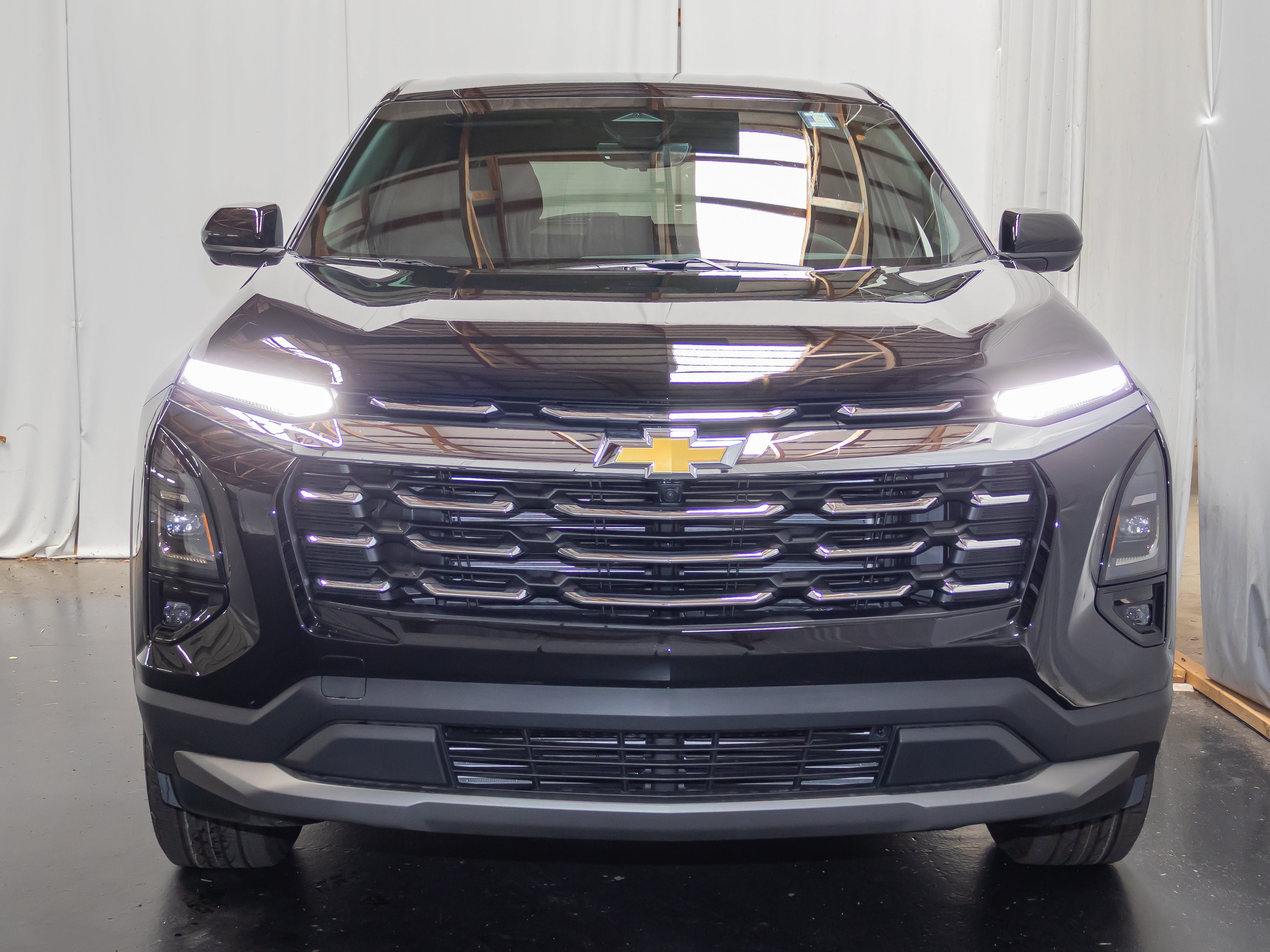 New 2027 Chevrolet Equinox LT w/ Safety and Technology Package FWD image 2