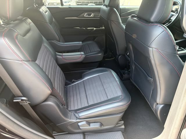 Used 2025 Ford Explorer ST-Line AWD/4WD image 17