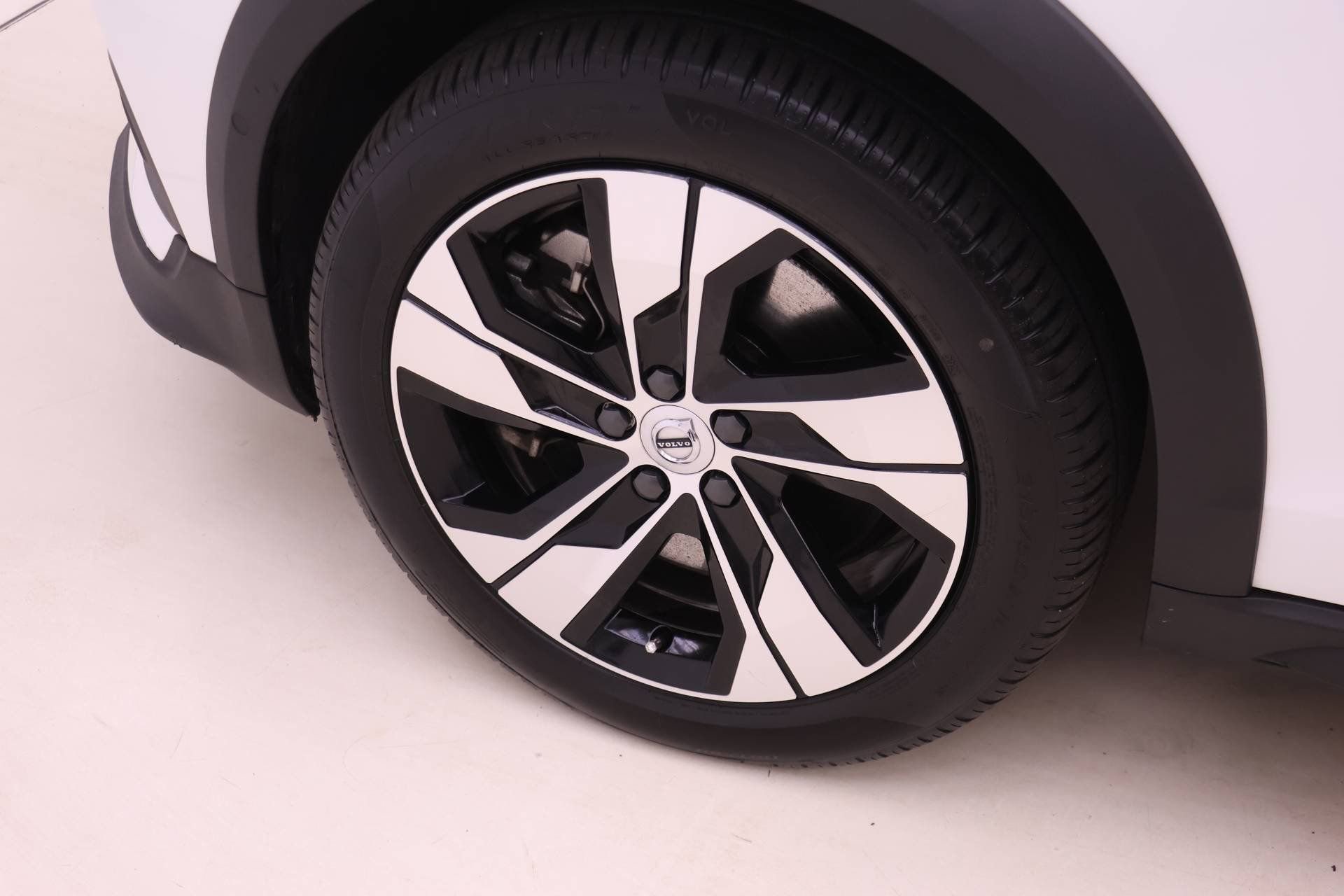 Certified 2023 Volvo V60 B5 Cross Country Plus w/ Climate Package image 22