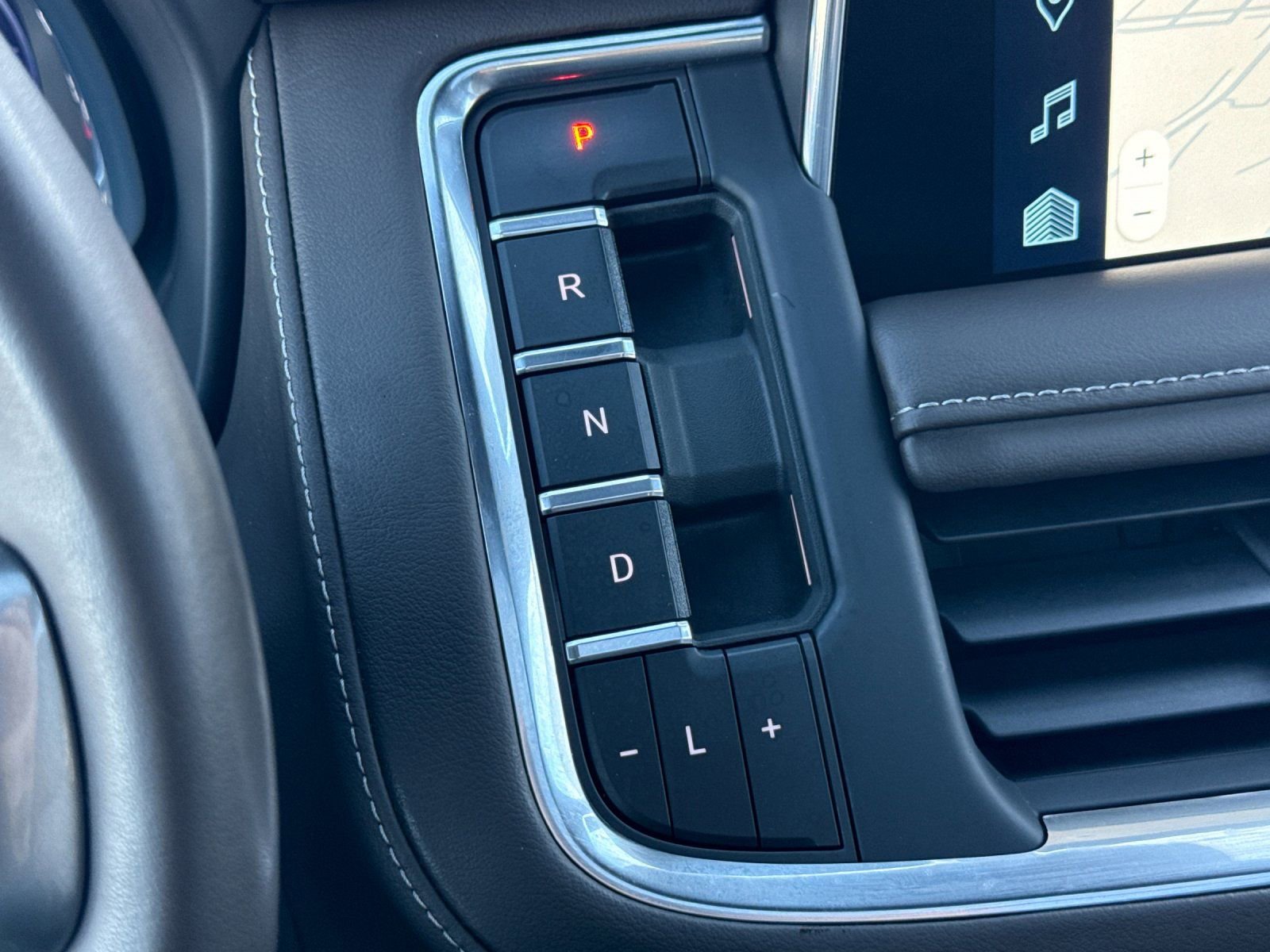 Used 2023 Chevrolet Suburban Z71 w/ Luxury Package image 27