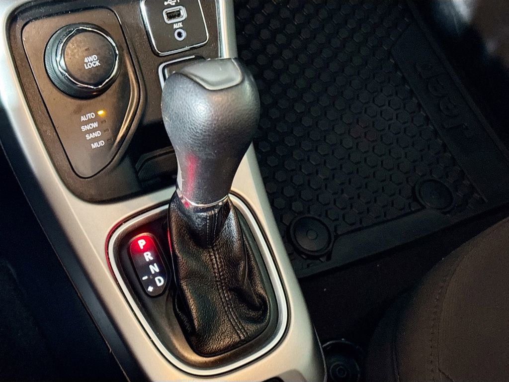 Used 2020 Jeep Compass Sport w/ Cold Weather Group image 17