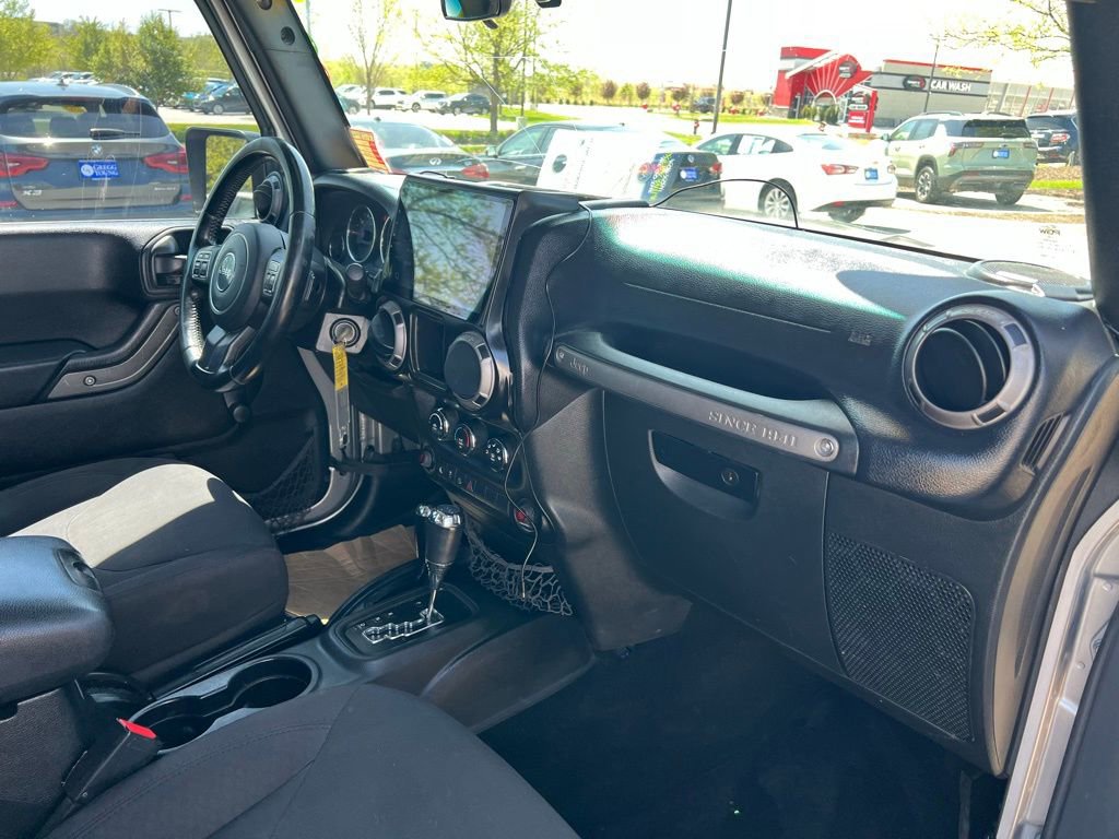 Used 2016 Jeep Wrangler Unlimited Sport w/ Connectivity Group AWD/4WD image 27