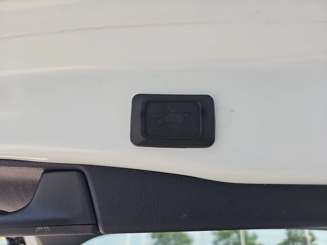 Certified 2022 Toyota RAV4 XLE Premium FWD image 29
