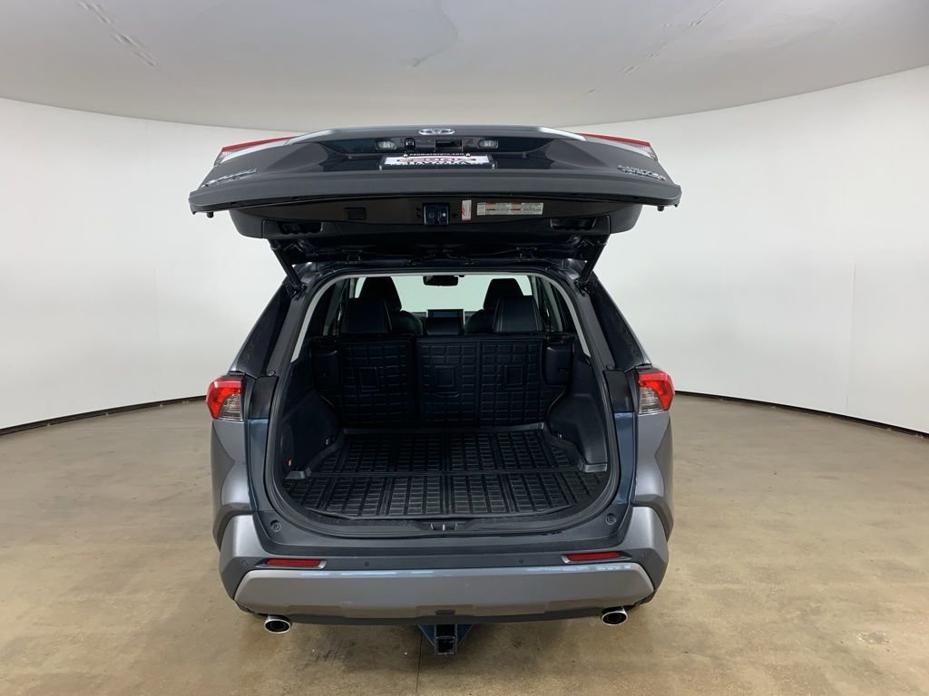 Used 2020 Toyota RAV4 Limited image 12