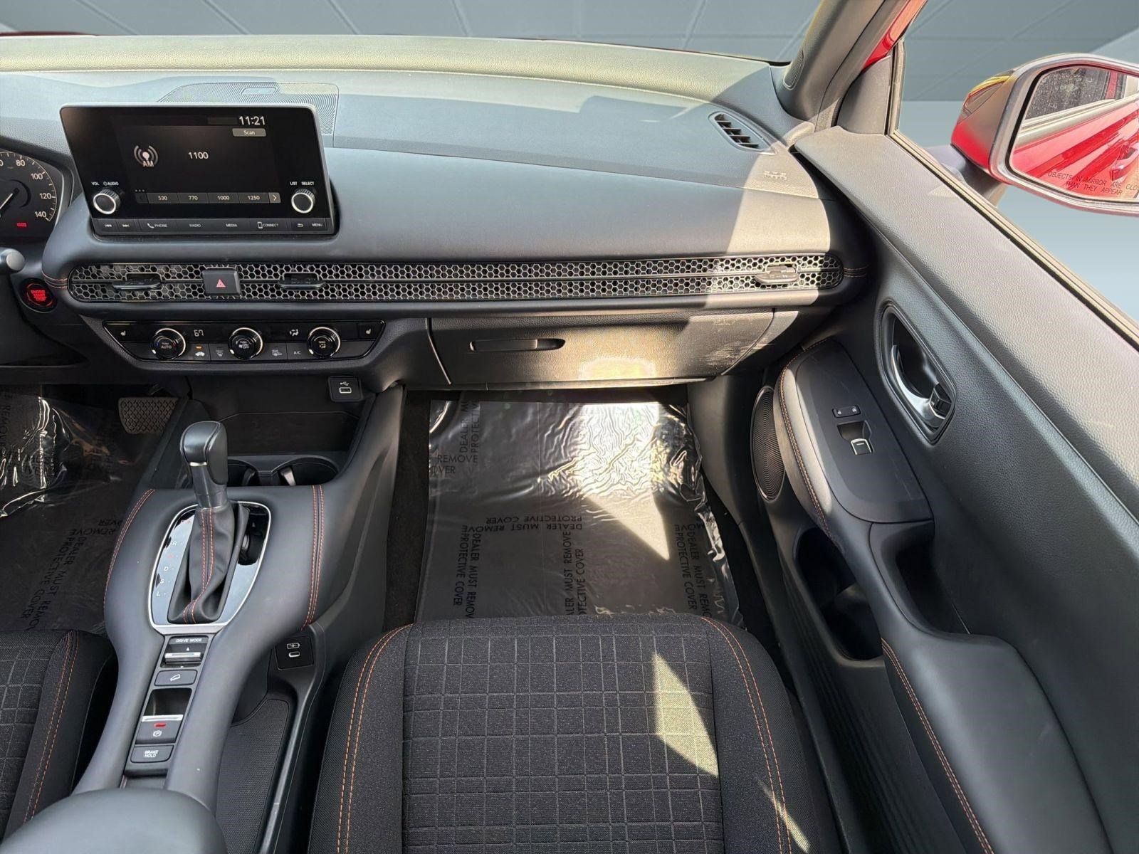 Used 2025 Honda HR-V Sport image 28