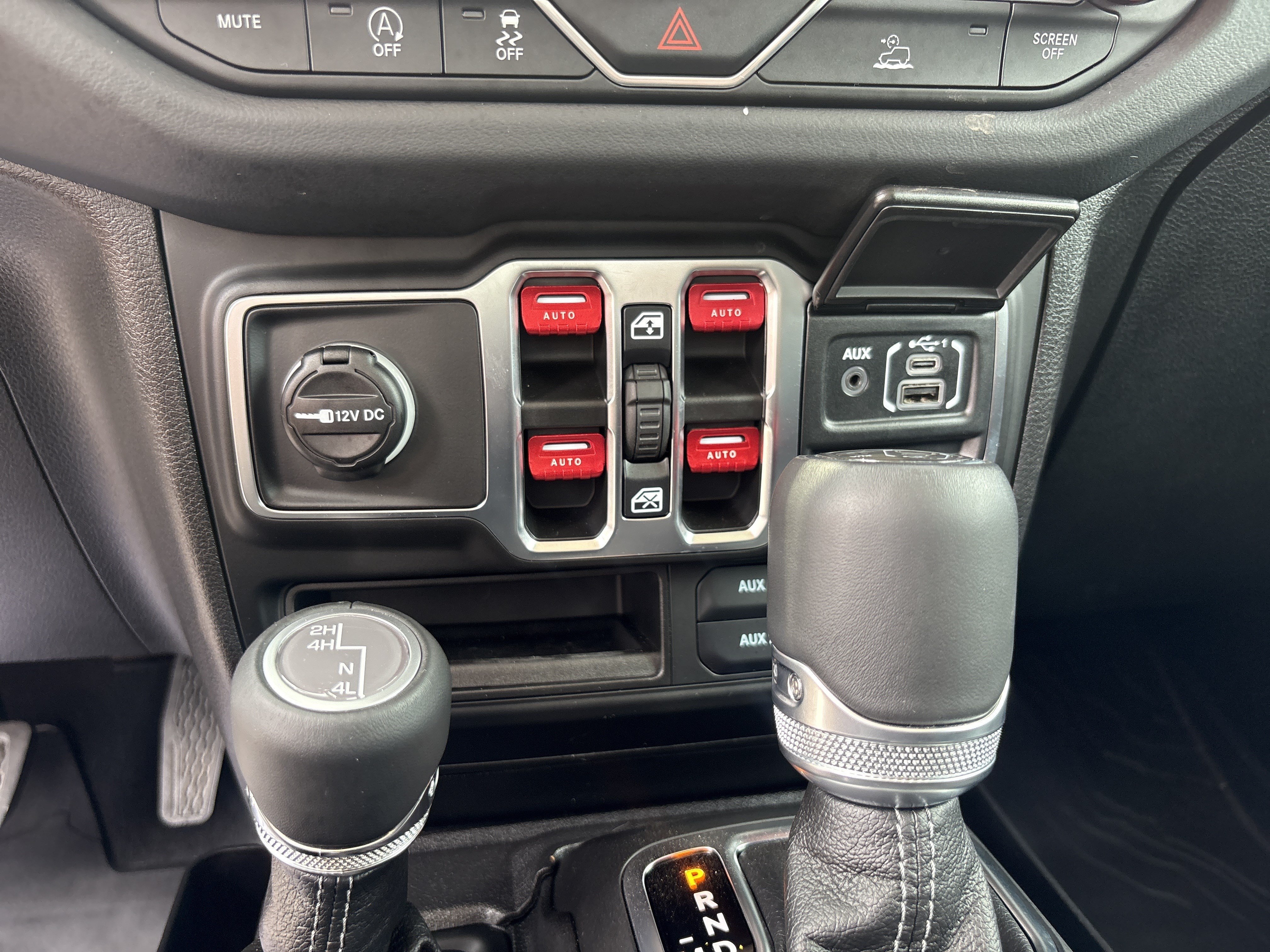 Used 2026 Jeep Gladiator Sport AWD/4WD image 14
