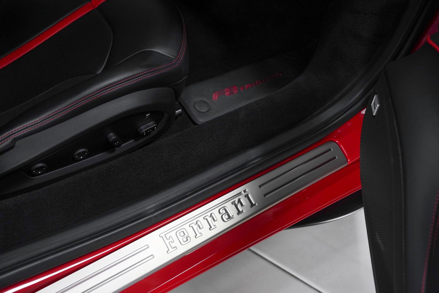 Used 2022 Ferrari F8 Tributo image 34