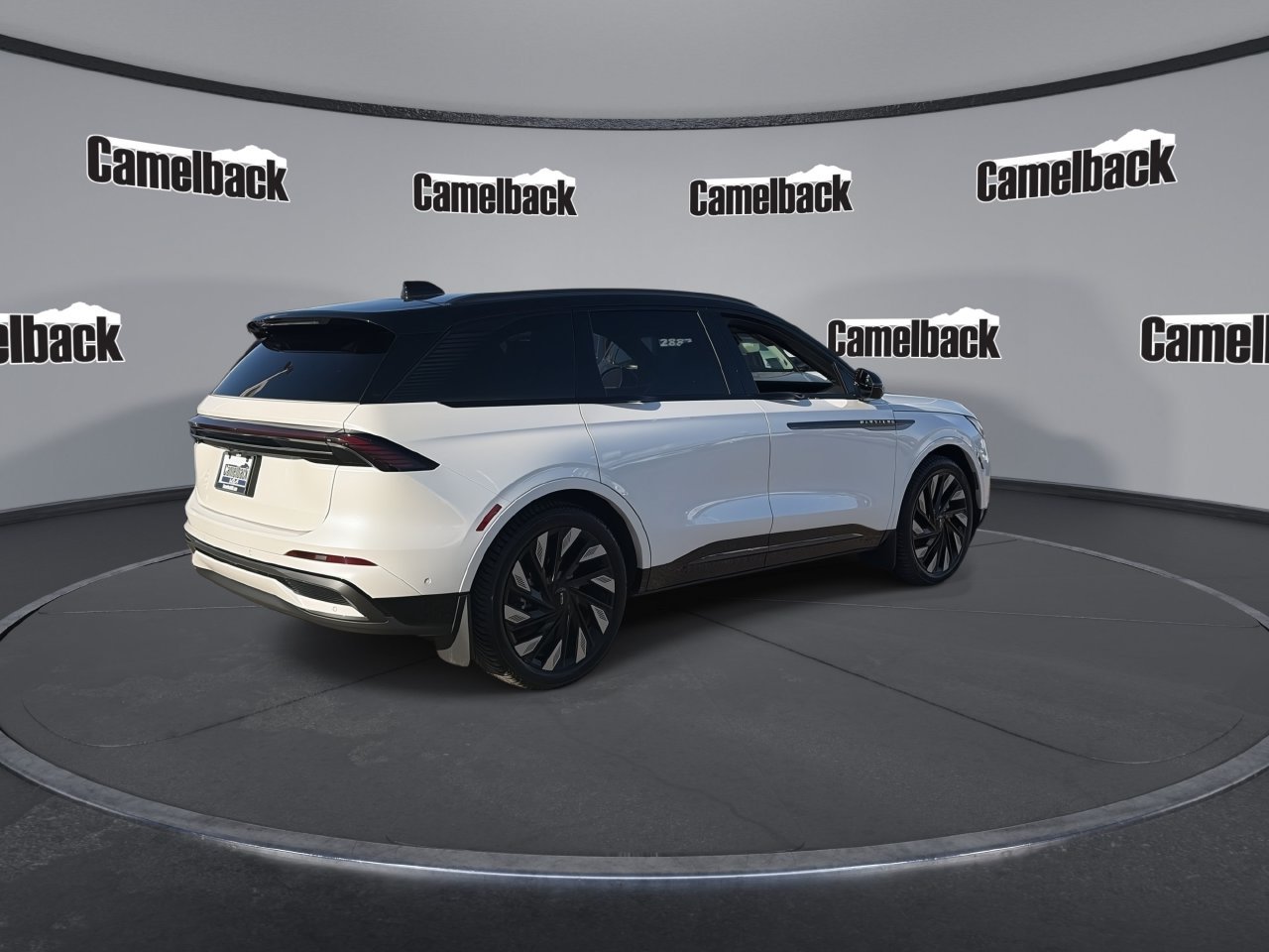 Used 2024 Lincoln Nautilus Reserve w/ Equipment Group 202A AWD/4WD image 7