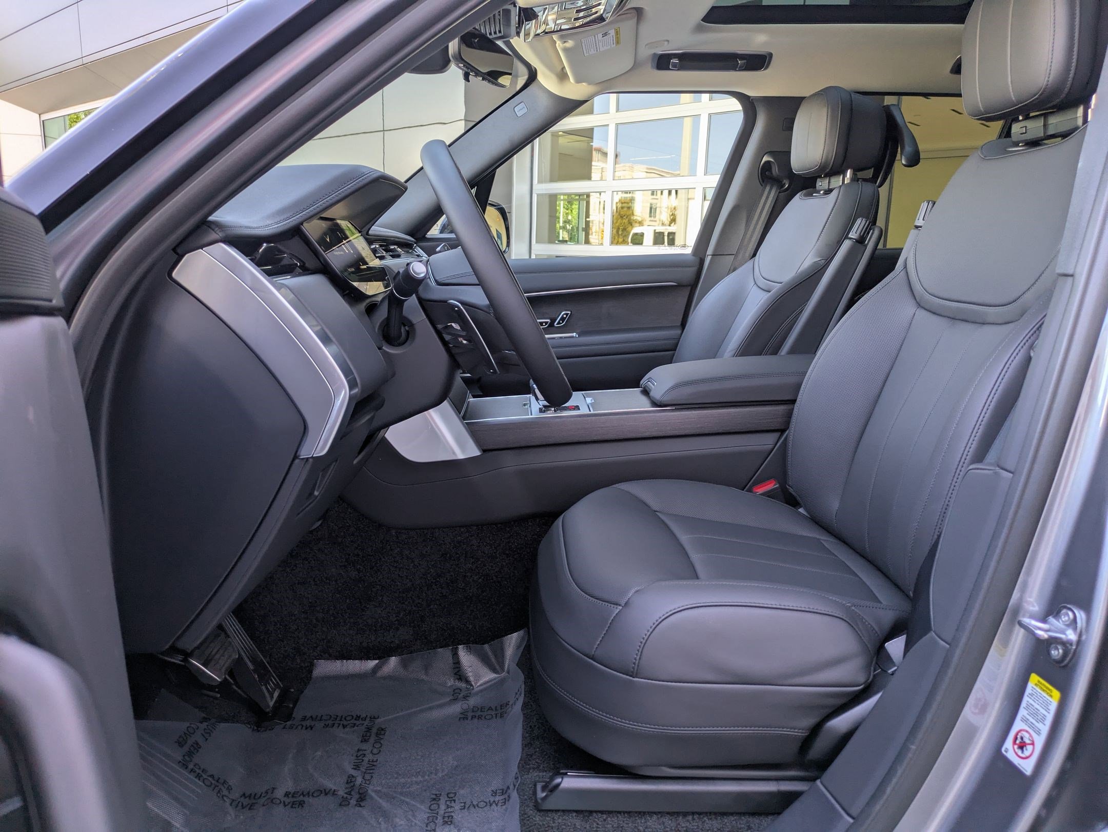 New 2025 Land Rover Range Rover SE image 14