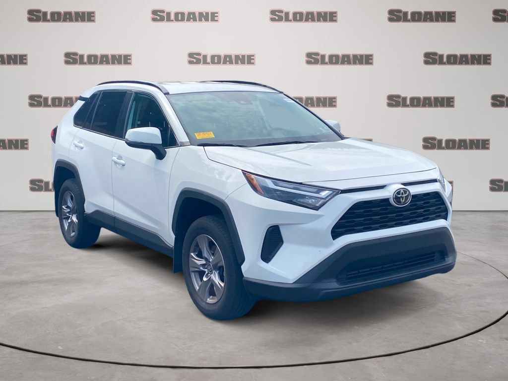 Used 2022 Toyota RAV4 XLE AWD/4WD image 2