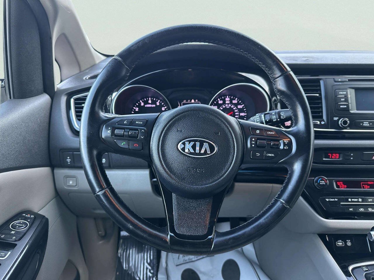 Used 2015 Kia Sedona EX FWD image 23