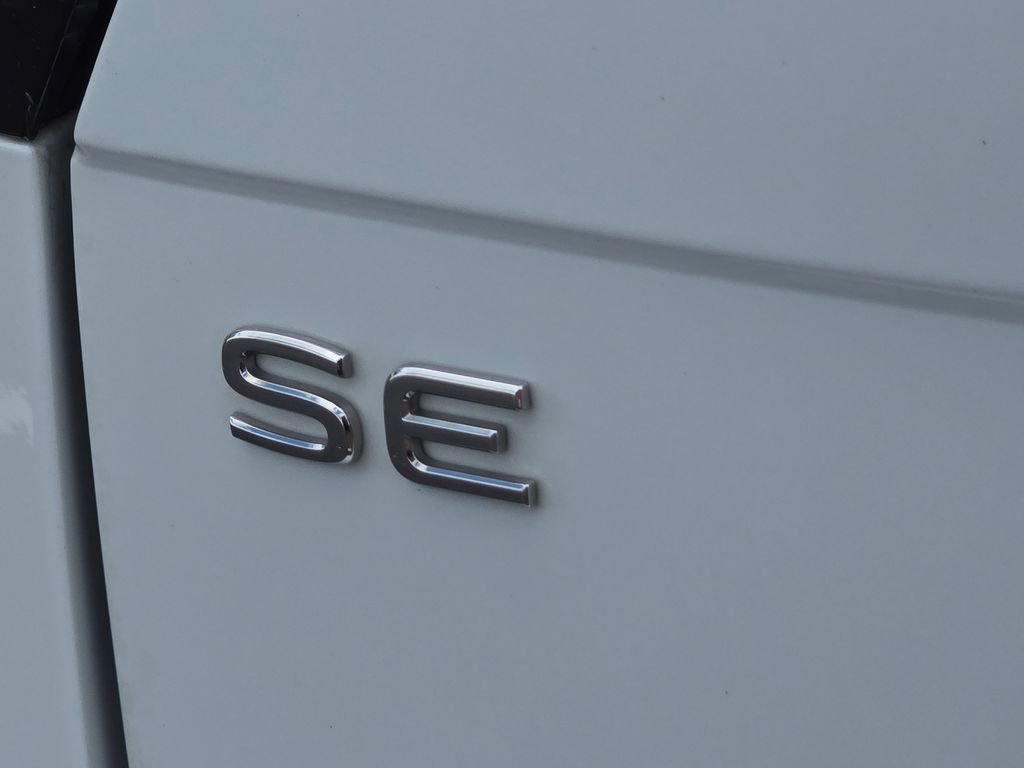 Used 2024 Volkswagen Tiguan SE R-Line AWD/4WD image 16