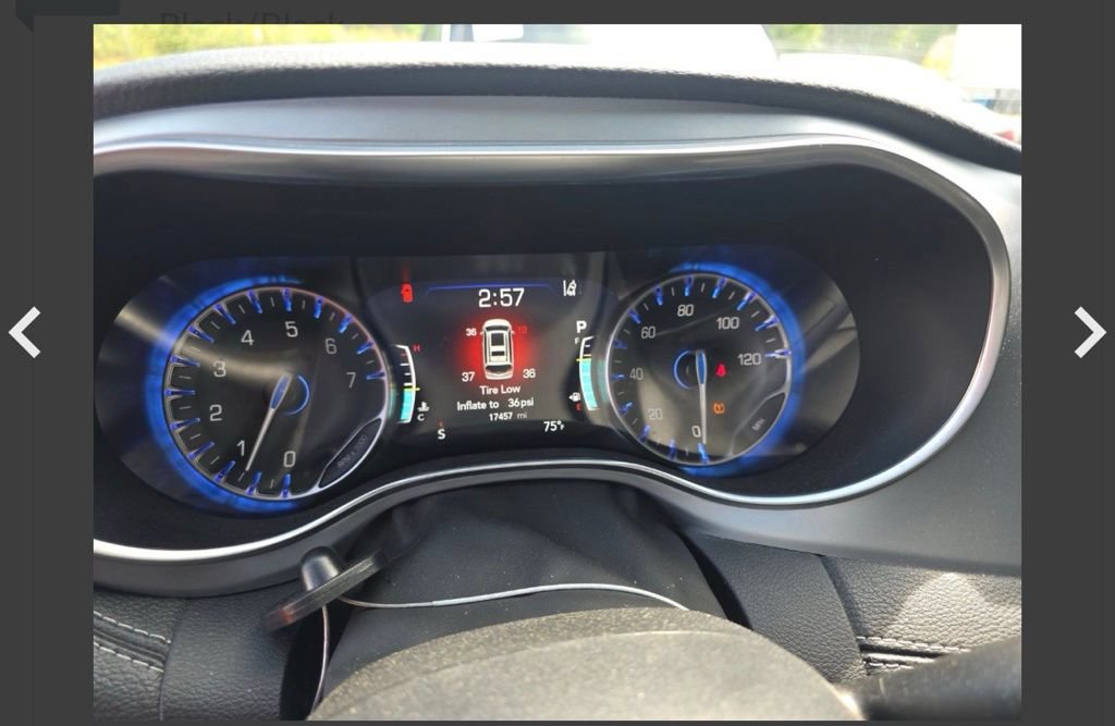 Used 2025 Chrysler Pacifica Limited FWD image 17