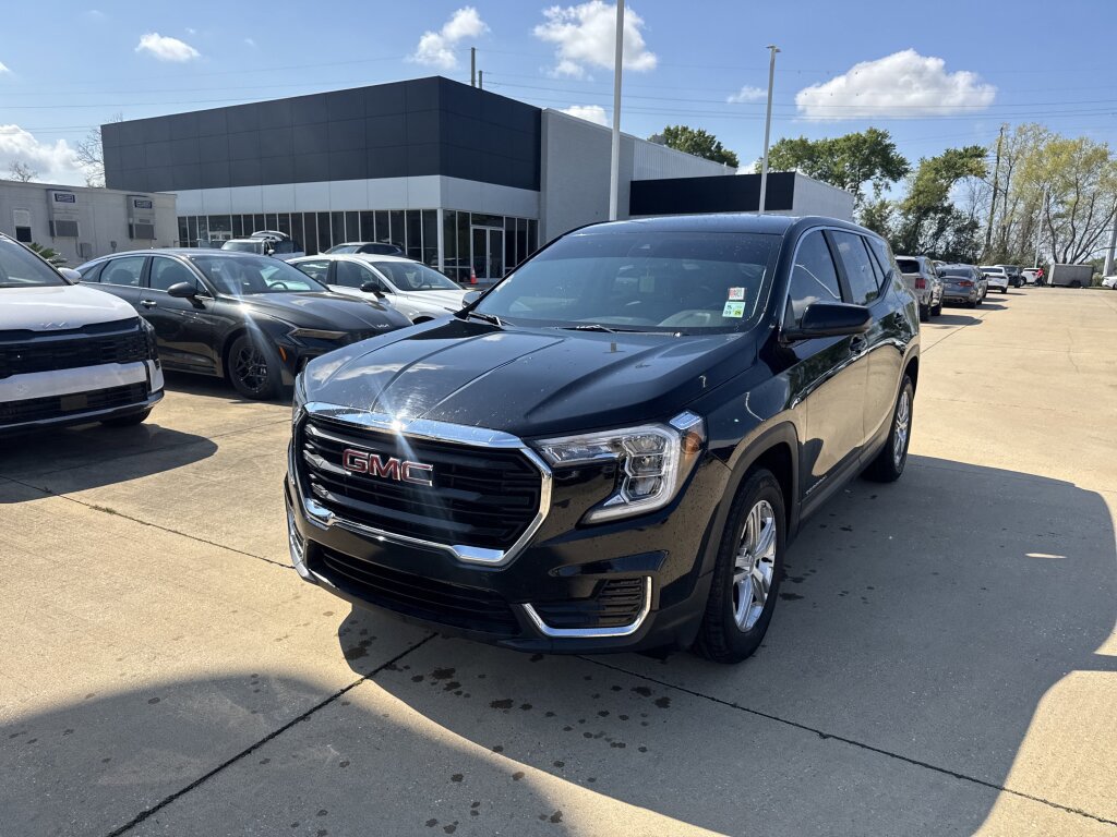 Used 2024 GMC Terrain SLE w/ LPO, Floor Liner Package image 3