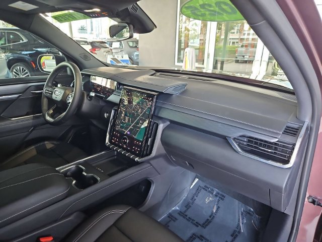 Used 2025 GMC Acadia Elevation w/ Elevation Premium Package FWD image 29