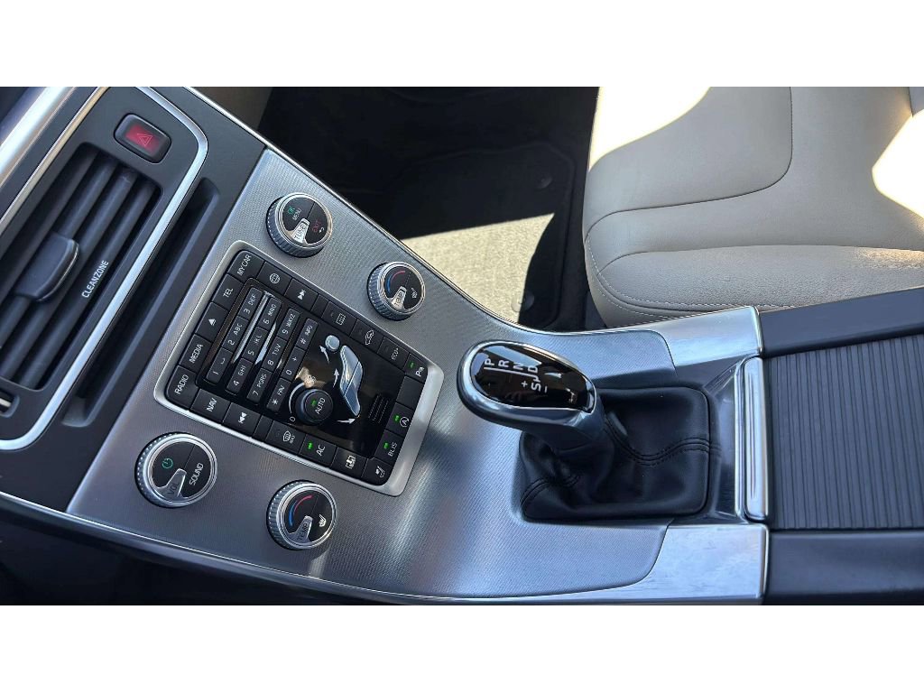 Used 2017 Volvo S60 T5 Inscription image 21